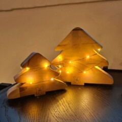 Juletræer fra 2020 med lys indsendt af kunde. Massive juletræer.